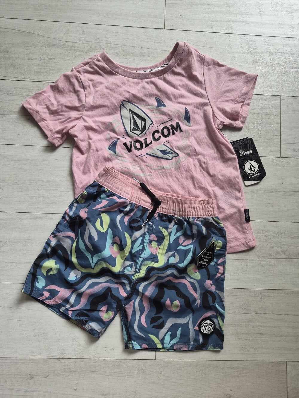 VOLCOM NEW Boys Surf Days T-Shirt & Volley Swim Shorts